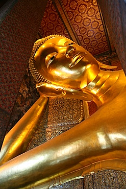 Reclining Buddha in Wat Po temple, Bangkok, Thailand, Southeast Asia