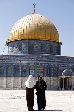 Muslim women at the Dome of the Rock, Jerusalem, Israel, Middle East