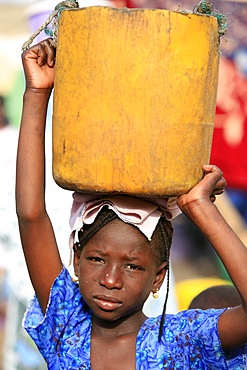 Girl carrying a heavy load, St. Louis, Senegal, West Africa, Africa