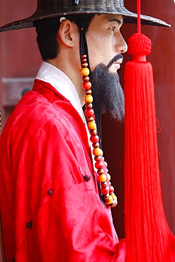 Royal guards changing ceremony, Changdeokgung Palace, Seoul, South Korea, Asia