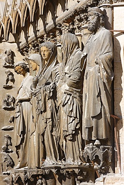 Statues of the Angel of Annunciation and Virgin Mary, Mary and Elizabeth,  David and Solomon on the west front of Reims Cathedral, Reims, Marne, France, Europe