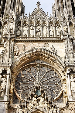 West front of Reims cathedral, UNESCO World Heritage Site, Reims, Marne, France, Europe