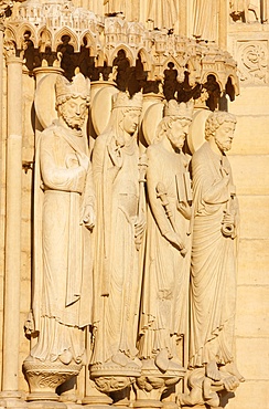 St. Anne's gate sculptures of King and Queen of Sheba, Solomon and St. Peter, west front, Notre Dame Cathedral, UNESCO World Heritage Site, Paris, France, Europe