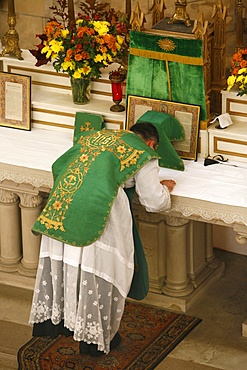 Traditionalist Mass in Notre-Dame du Carmel chapel, Fontainebleau, Seine-et-Marne, France, Europe