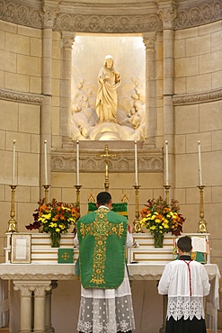 Traditionalist Mass in Notre-Dame du Carmel chapel, Fontainebleau, Seine-et-Marne, France, Europe