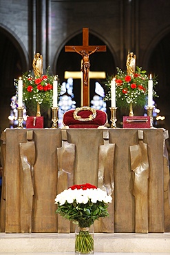 Holy relics on the main altar, Notre Dame Cathedral, Paris, France, Europe