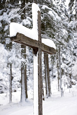 Snow covered cross, Les Contamines, Haute-Savoie, France, Europe