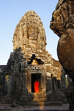 Monk at the Bayon temple, Angkor Thom Complex, Angkor, UNESCO World Heritage Site, Siem Reap, Cambodia, Indochina, Southeast Asia, Asia