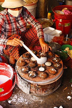 Vietnamese pancakes in a street market, Mui Ne, Bin Thuan, Vietnam, Indochina, Southeast Asia, Asia