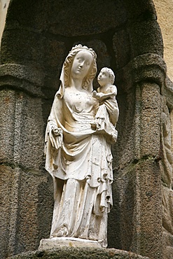 Virgin and child, St. Malo, Ille-et-Vilaine, Brittany, France, Europe