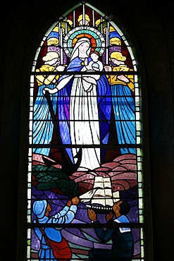 Stained glass window of First World War veterans praying, Mont-Dol chapel, Mont-Dol, Ille-et-Vilaine, Brittany, France, Europe