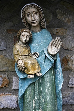 Statue of Virgin and Child outside Saint-Pierre de Solesmes Abbey, Solesmes, Sarthe, Pays de la Loire, France, Europe