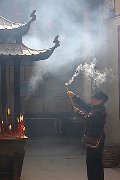 Worshipper, Kun Iam Temple, Macau, China, Asia