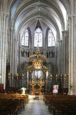 Nave, St. Stephen's Cathedral, Sens, Yonne, Burgundy, France, Europe