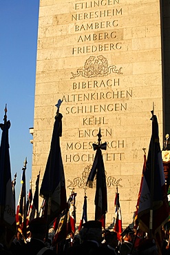 War veterans at the Arc de Triomphe, Paris, France, Europe