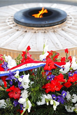 Unknown soldier's grave under the Arc de Triomphe, Paris, France, Europe