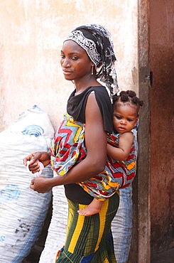 African woman carrying her baby on her back, Lome, Togo, West Africa, Africa