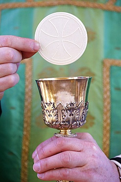 Celebration of the Eucharist, Catholic Mass, Villemomble, Seine-Saint-Denis, France, Europe