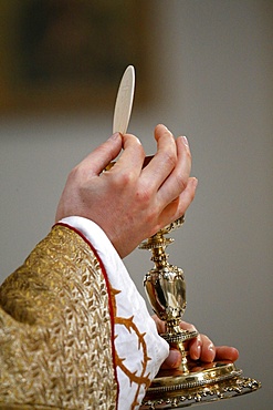 Chalice and Host, Eucharist, Villemomble, Seine-Saint-Denis, France, Europe