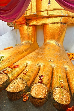 Standing Buddha in Wat Indrawiham, Bangkok, Thailand, Southeast Asia, Asia