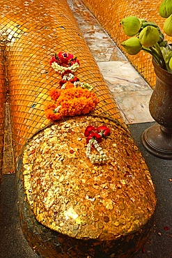 Detail of feet of Wat Indravihan's standing Buddha, Bangkok, Thailand, Southeast Asia, Asia