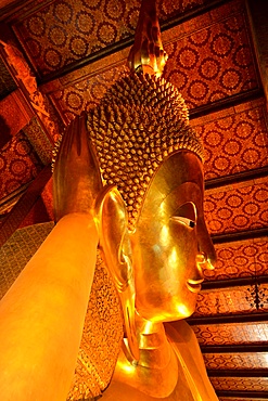 Detail of Reclining Buddha in Wat Pho (Wat Po) (Wat Phra Chetuphon), Bangkok, Thailand, Southeast Asia, Asia