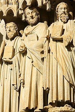 Statues in the splay and the left sidewall of the central portal depicting from right to left, the apostles Thomas the Apostle, St. Matthew, St. Philip. Amiens Cathedral, UNESCO World Heritage Site, Picardy, France, Europe