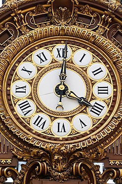 Giant ornamental clock, Musee d'Orsay, Paris, France, Europe