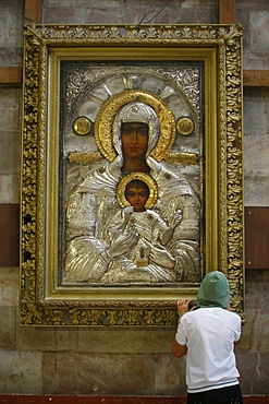 Prayer in the Katholikon Greek Orthodox church in the Church of the Holy Sepulchre, Jerusalem, Israel, Middle East