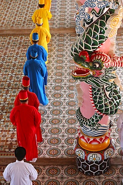 Priests and dragon column, Cao Dai Holy See Temple, Tay Ninh, Vietnam, Indochina, Southeast Asia, Asia