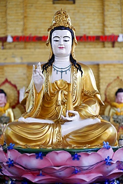 Goddess of Mercy, Avalokitesvara Bodhisattva statue, Hoi Tuong Te Nguoi Hoa Buddhist Chinese temple, Quan Am, Phu Quoc, Vietnam, Indochina, Southeast Asia, Asia