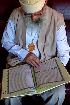 Baba Mumin Lama, Koran reading, Bektachi (Bektashi) Tekke in Gjakove, Kosovo, Europe