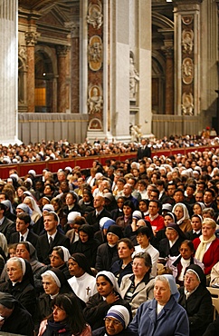 Easter Thursday Mass in St. Peter's Basilica, Vatican, Rome, Lazio, Italy, Europe