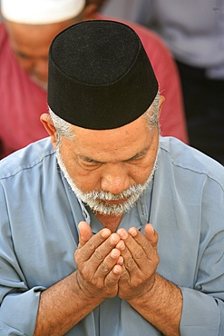 Prayers, Kapitan Kling Mosque, Penang, Malaysia, Southeast Asia, Asia