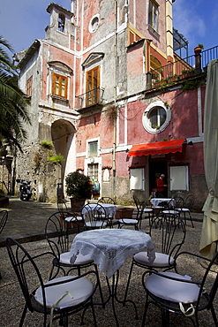 An old palazzo on a terrace in Ravello, Costiera Amalfitana, UNESCO World Heritage Site, Campania, Italy, Europe