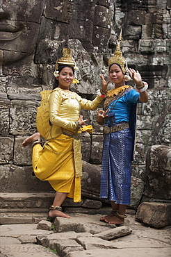 Dancers in front of the Bayon temple of Angkor, UNESCO World Heritage Site, Siem Reap, Cambodia, Indochina, Southeast Asia, Asia