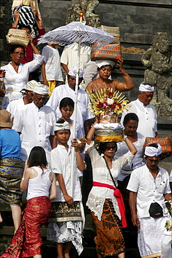 Pilgrims at the temple of Besakih, Bali, Indonesia, Southeast Asia, Asia