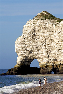 A pebble beach of Etretat and the cliffs of the Cote d'Albatre, Seine Maritime, Normandy, France, Europe