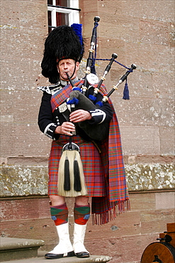 Bagpipe player in traditional dress, Highlands, Scotland, United Kingdom, Europe