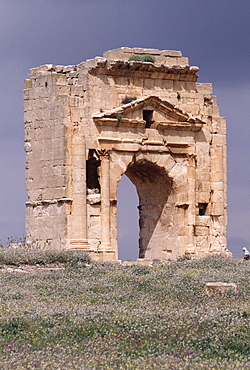 Trajan's Triumphal Arch, Maktar, Tunisia, North Africa, Africa