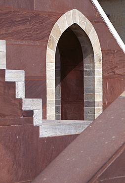 Red sandstone and marble arch, part of the small equatorial sundial, The Observatory, Jaipur, Rajasthan, India, Asia