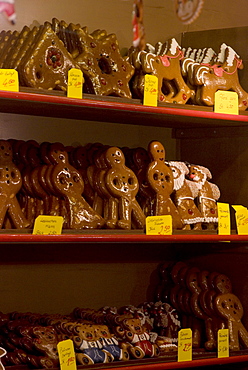 Lebkuchen (honey cakes), Christmas decorations, Christkindelsmarkt (Christ child's market) (Christmas Market), Nuremberg, Bavaria, Germany, Europe