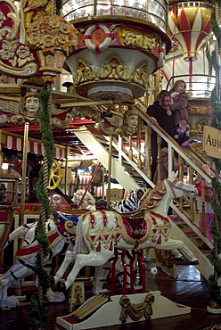 Carousel, Kinder Weihnachtsmarkt, Nuremberg, Bavaria, Germany, Europe