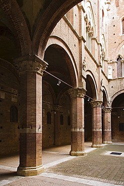 Palazzo Pubblico courtyard, Siena, Tuscany, Italy, Europe