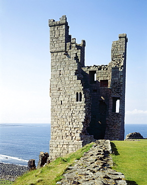 View of the Lilburn Tower from the south, Dunstanburgh Castle, Northumberland, England, United Kingdom, Europe