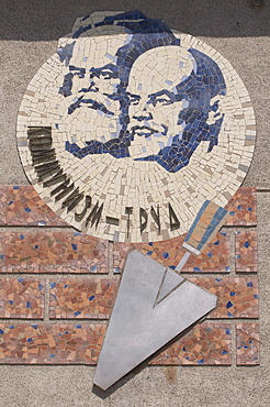 Monument to Marx and Lenin, Khojand, Tajikistan, Central Asia, Asia