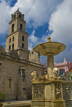 Plaza Vieja, UNESCO World Heritage Site, Havana, Cuba, West Indies, Caribbean, Central America