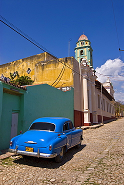 American Oldtimer in the cobbled streets of Trinidad, Cuba, West Indies, Caribbean, Central America