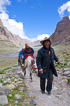 Pilgrims doing the Kora around the holy mountain Mount Kailash in Western Tibet, China, Asia