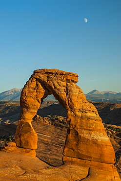 View of Delicate Arch, Arches Bows National Park, Utah, United States of America, North America